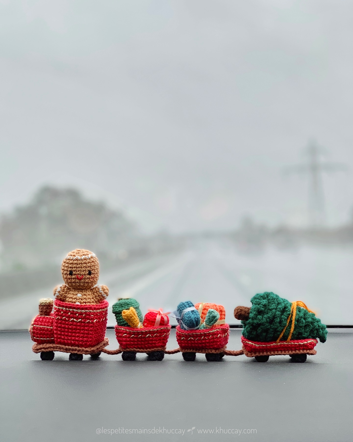 May all your days be gentle and bright. Bonnes fêtes ✨