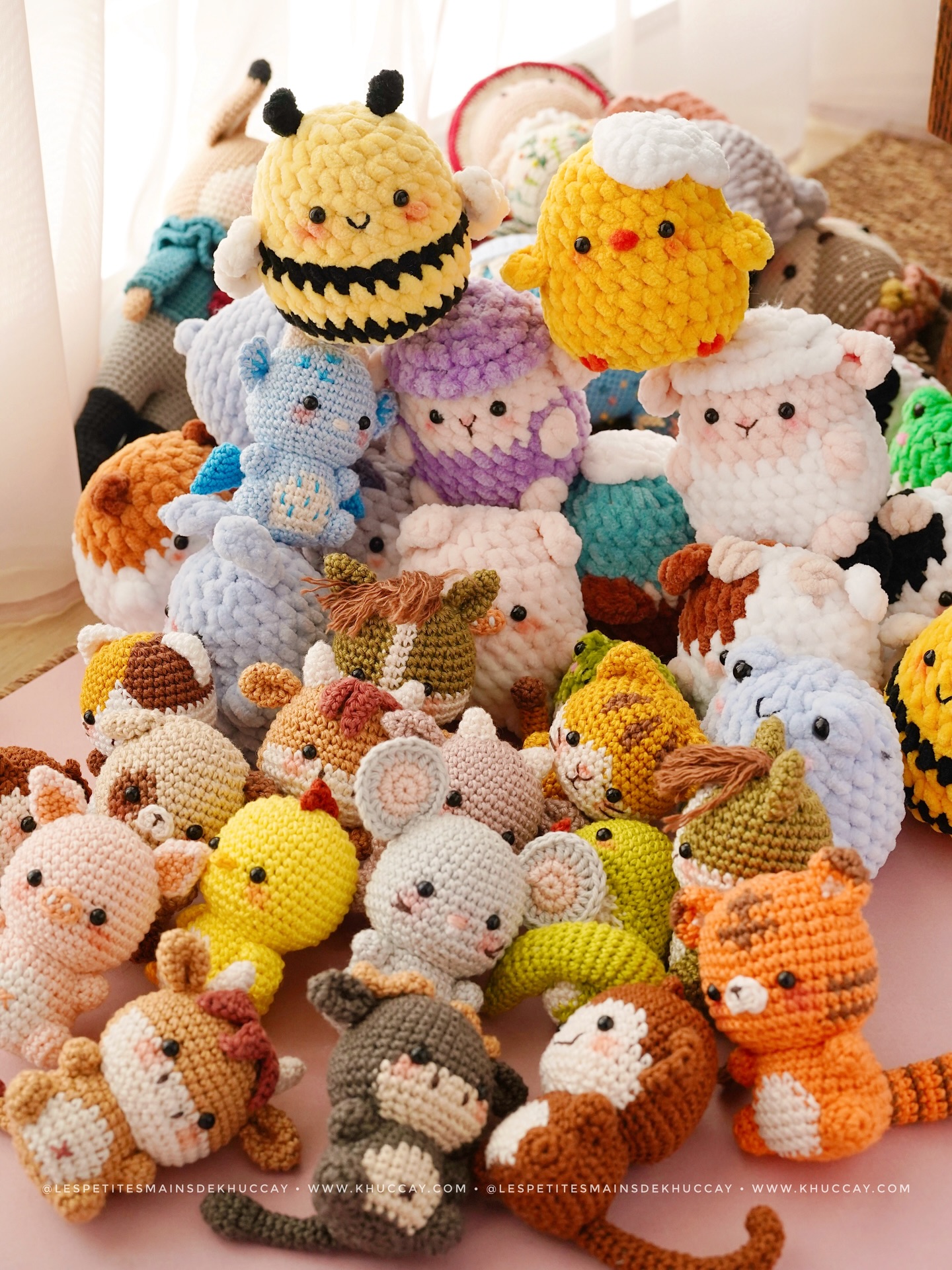 I’ve been noticing that people seem to prefer small, quick-to-make patterns (around 10 cm) the kind that don’t take much time but still turn out super cute, over the larger 20-30 cm toys that take hours to finish. Is it just me, or has this really changed over time, or it’s just the algorithm brings me there ? 🙈
(When I first started crocheting 8 years ago, doll-sized toys were everywhere… including mine)