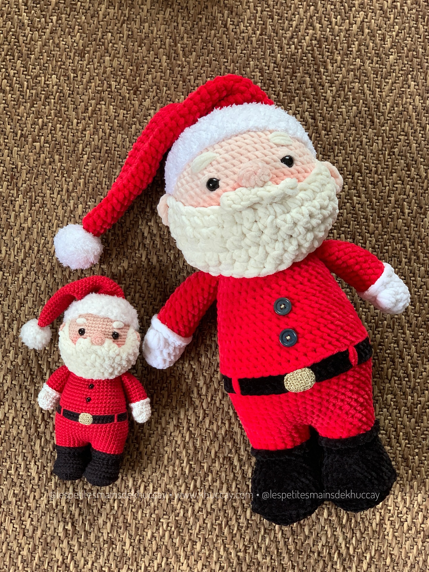 Same pattern but different yarns 👀
Which one do you prefer?