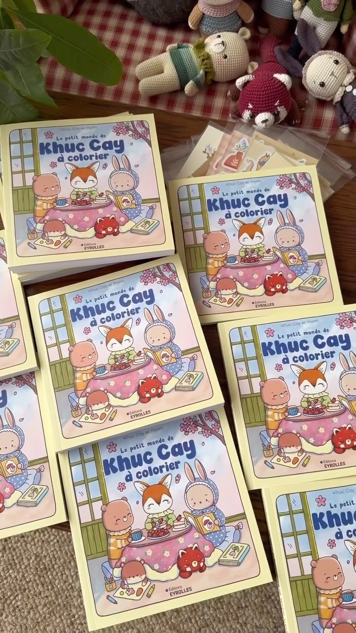 Merci beaucoup pour votre bienveillance envers mon livre « Le petit monde de Khuc Cay à colorier ». Il est maintenant disponible dans les librairies 💛
N’hésitez pas à partager vos coloriages dans notre groupe Facebook « Color with Khuc Cay & Monhi » et sur Instagram avec le hashtag #khuccaycolors ! On a hâte de découvrir vos dessins en couleurs 😍
-
#khuccay #lespetitesmainsdekhuccay #monhi #coloringbooks