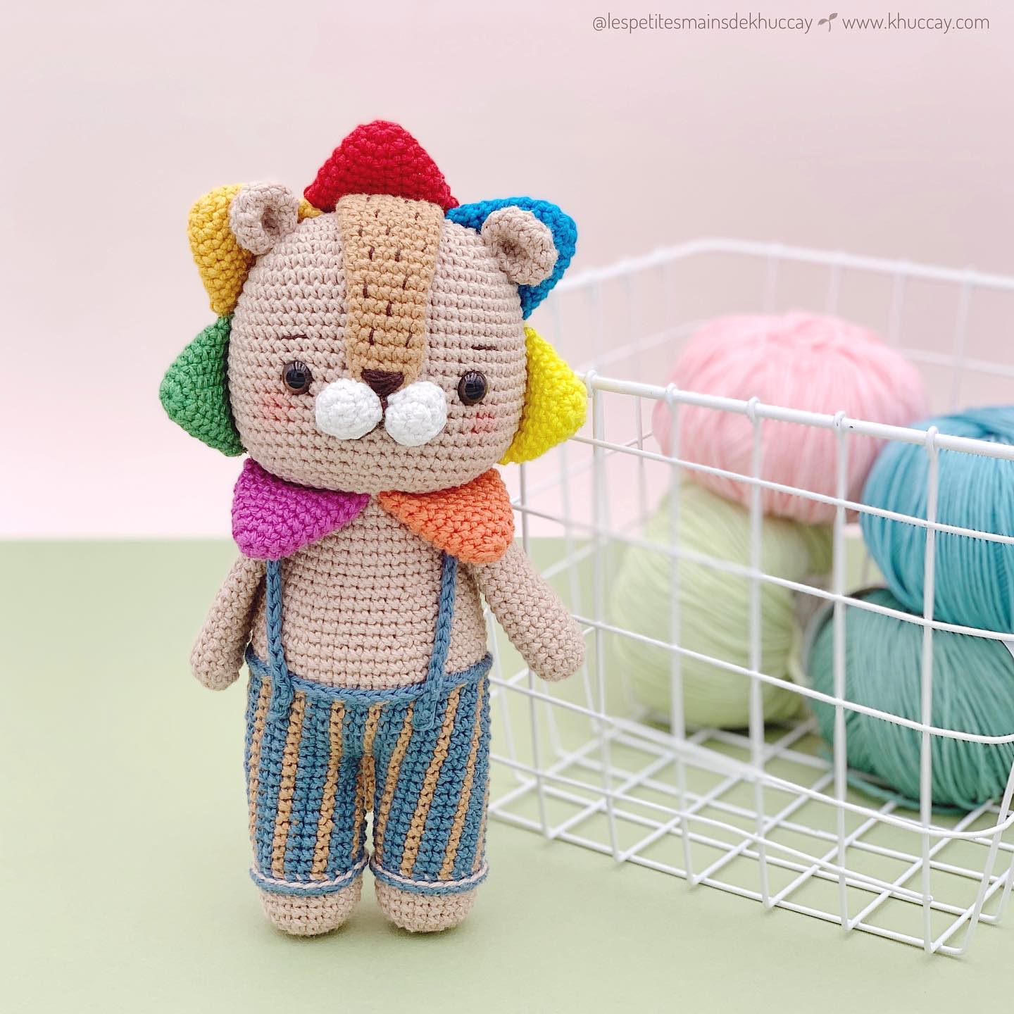 Jojo the lion 🦁 
or he is just a flower ^—^  -
Pattern is in my book
Yarns: DMC happy cotton
