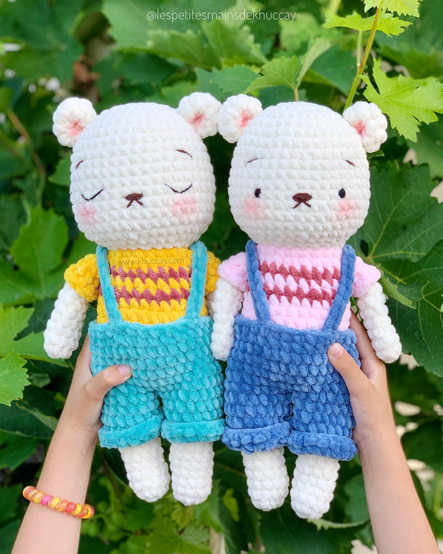 Because one is not enough… and I am a typical Libra so I can’t choose A or B 😂  So many of you have voted for the green pants for the pink t-shirt in my previous post (it’s surprising as I was for blue!) then here are more options to mix and match 😆  Pattern Barry the bear is available on my shops and website www.khuccay.com - English (US terms), Français, Español & Tiếng Việt.
Let’s join me to crochet these cuddle bears! I’d love to see them in your colors 😊  Love 💕