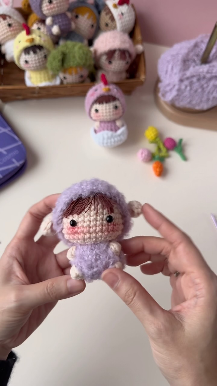 Join me to crochet this free pattern 😘 

#khuccayxhobbii #khuccay #lespetitesmainsdekhuccay #amigurumi #crochet